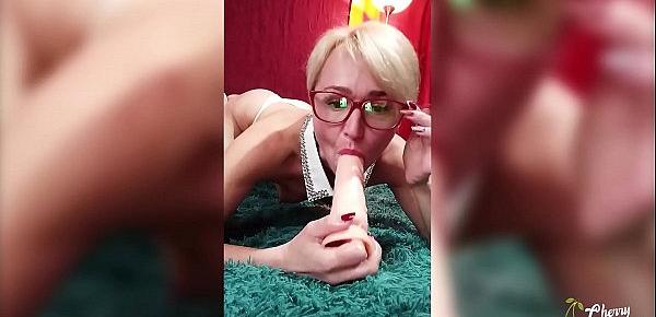  Sexy Mom Fingering Pussy with Dildo and Fingering to Powerful Orgasm and Deepthroat